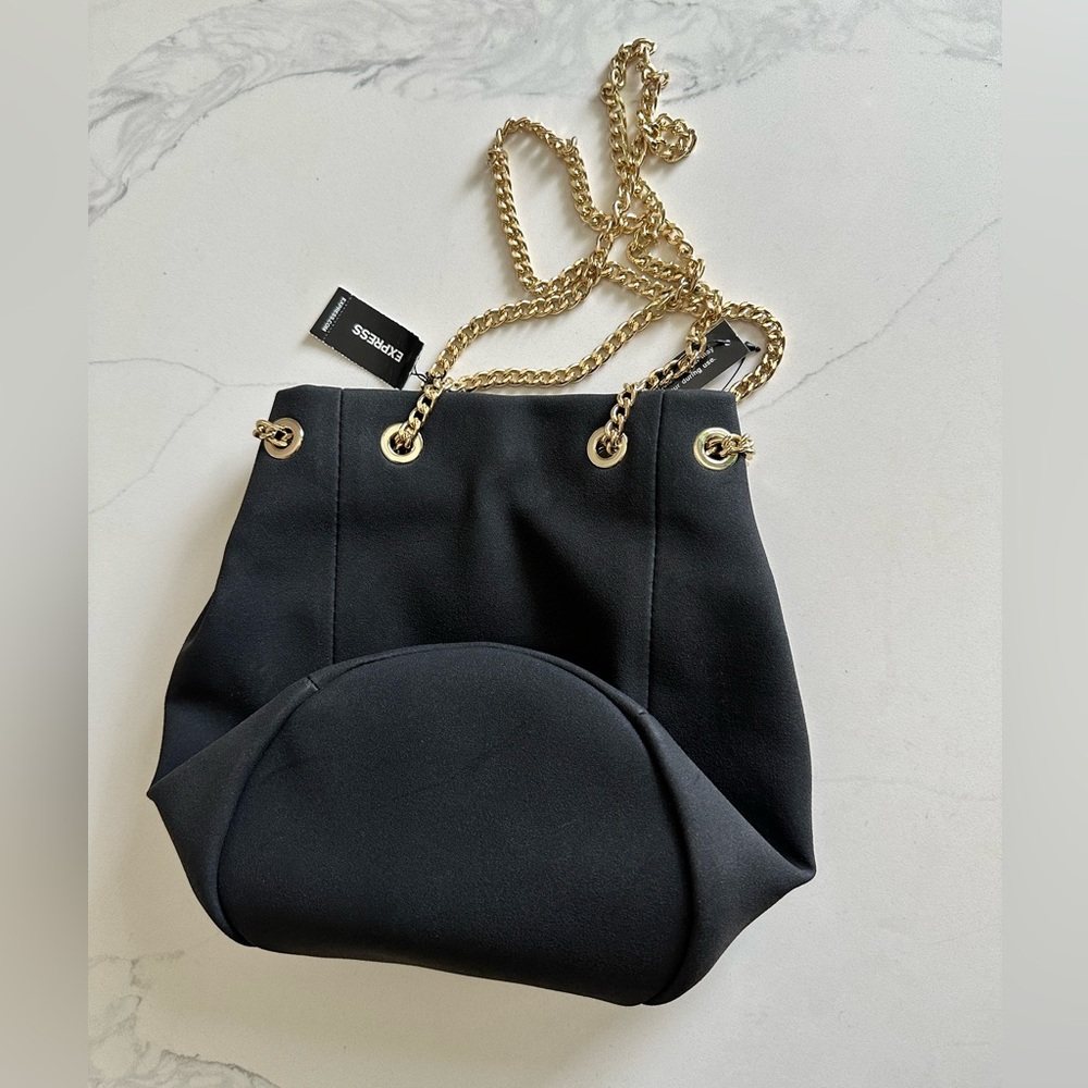 Chain handle bucket bag